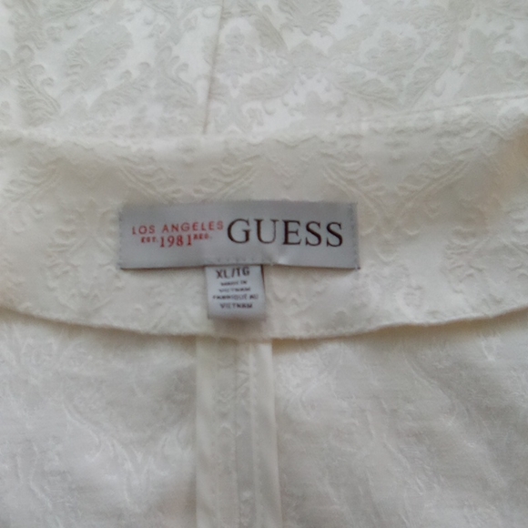 Guess bright beige paisley suit.  Beautiful with matching pants. Xtra 25.00 - Picture 6 of 6